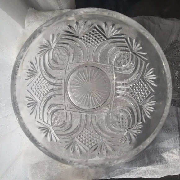Vintage Clear Glass Bowl With Intricate Cut Design 7" Diameter 4.5" Height Home - Picture 8 of 8